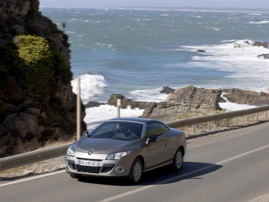 Renault Megane CC 2010 года  (фото 16 из 65)